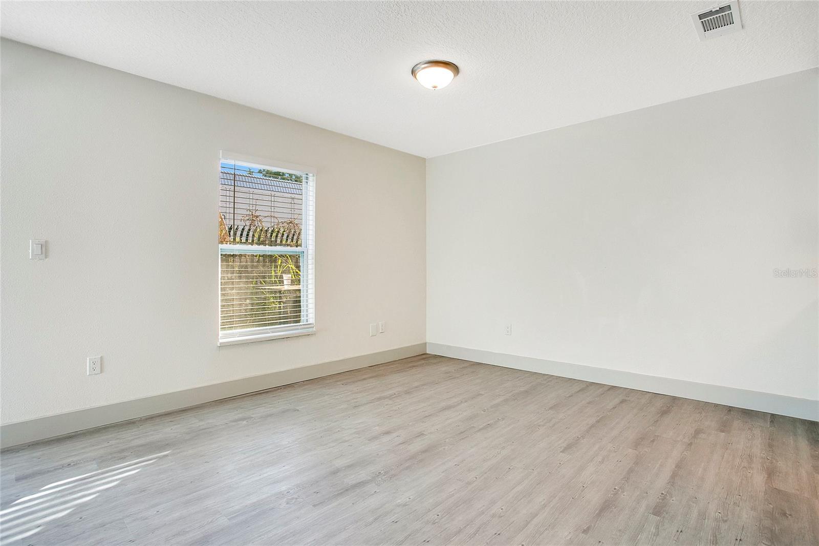 Image 12 of 16 For 1217 6th Street