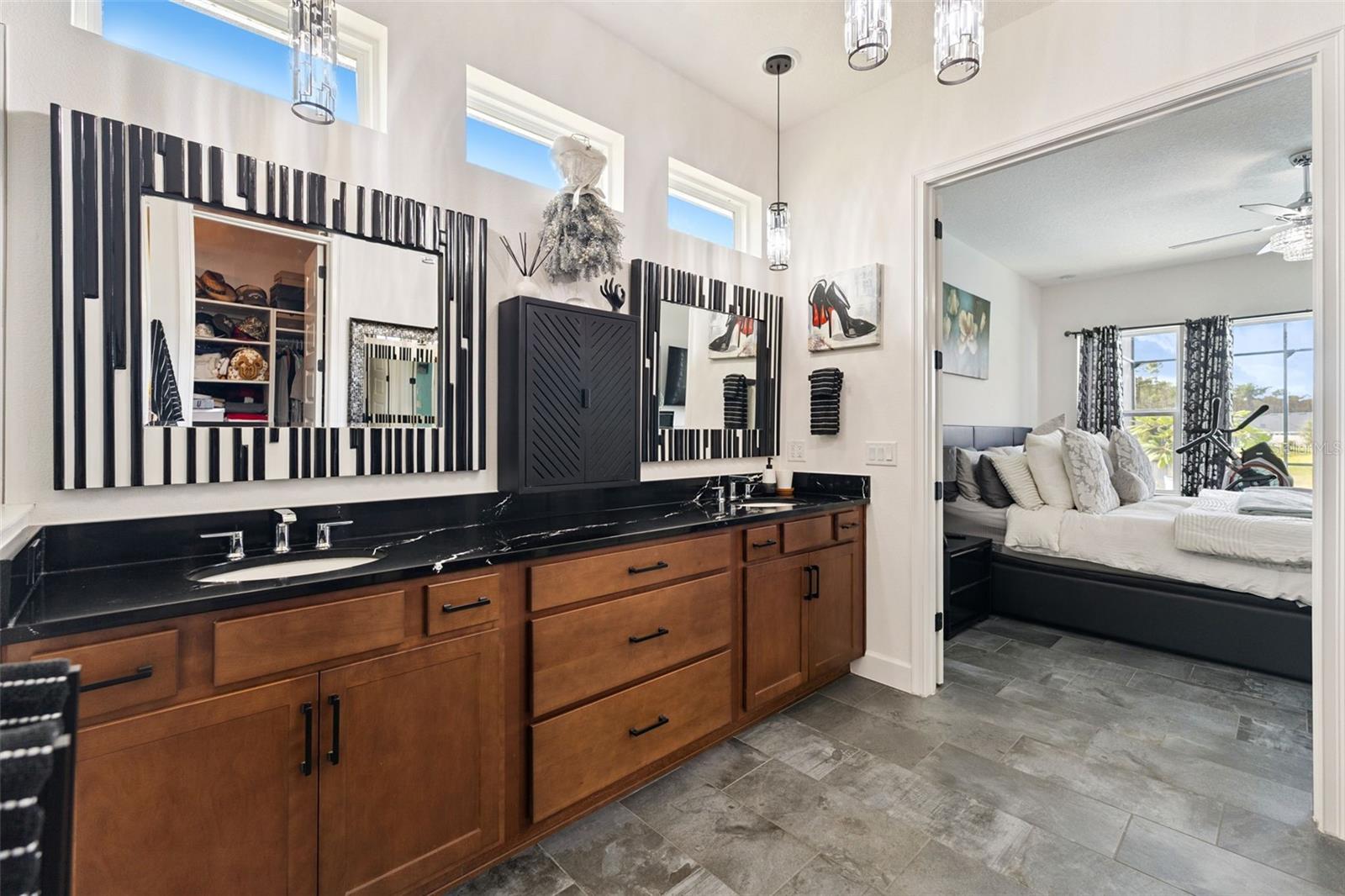 Image 18 of 55 For 30 Kingswood Court