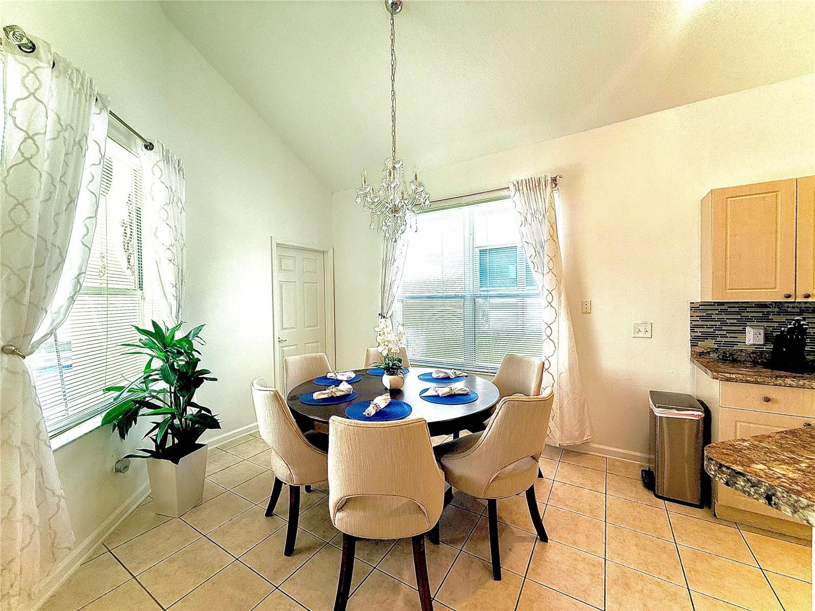 Image 23 of 48 For 8016 King Palm Circle