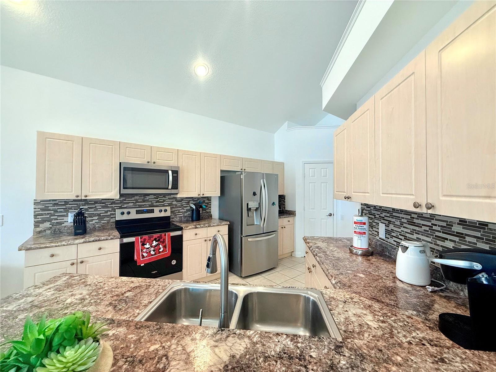 Image 26 of 48 For 8016 King Palm Circle