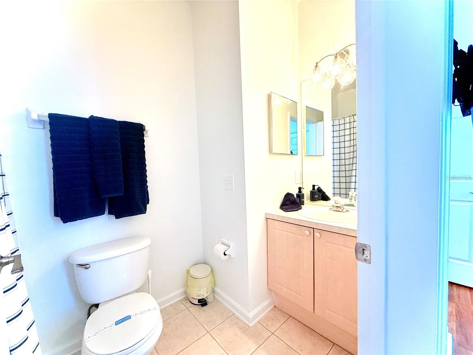 Image 9 of 48 For 8016 King Palm Circle