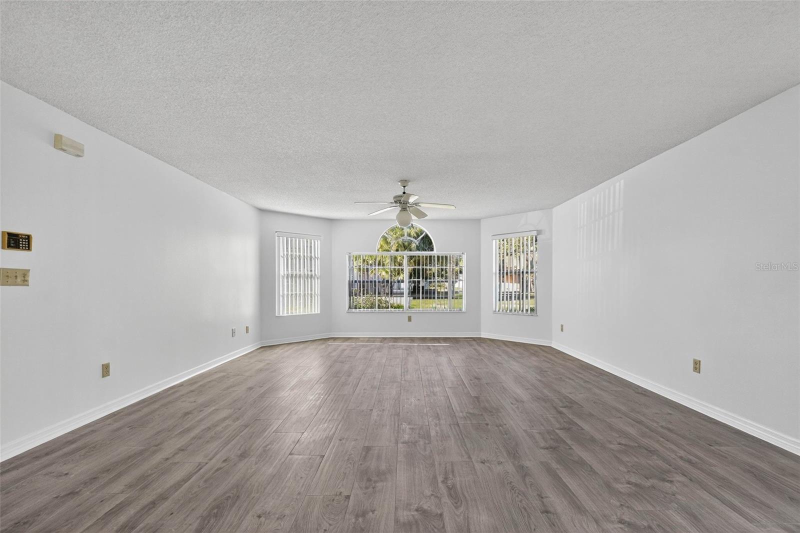 Image 12 of 53 For 2029 Royal Bay Boulevard 73