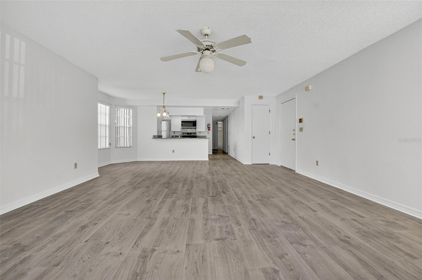 Image 14 of 53 For 2029 Royal Bay Boulevard 73