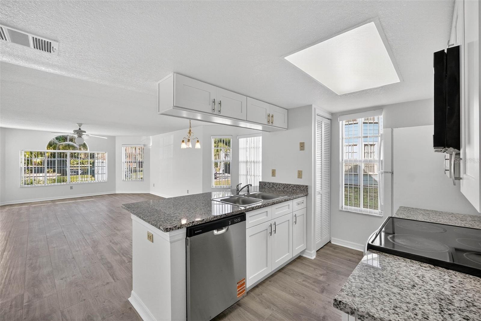 Image 22 of 53 For 2029 Royal Bay Boulevard 73