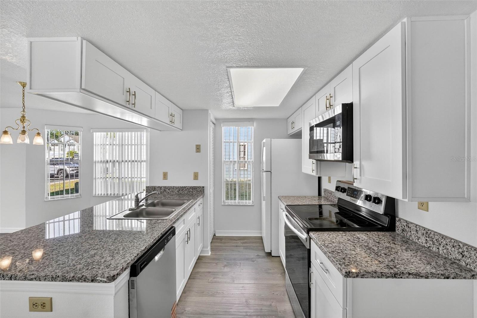 Image 25 of 53 For 2029 Royal Bay Boulevard 73