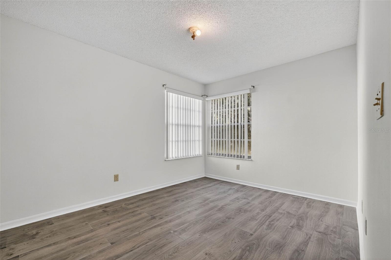 Image 35 of 53 For 2029 Royal Bay Boulevard 73