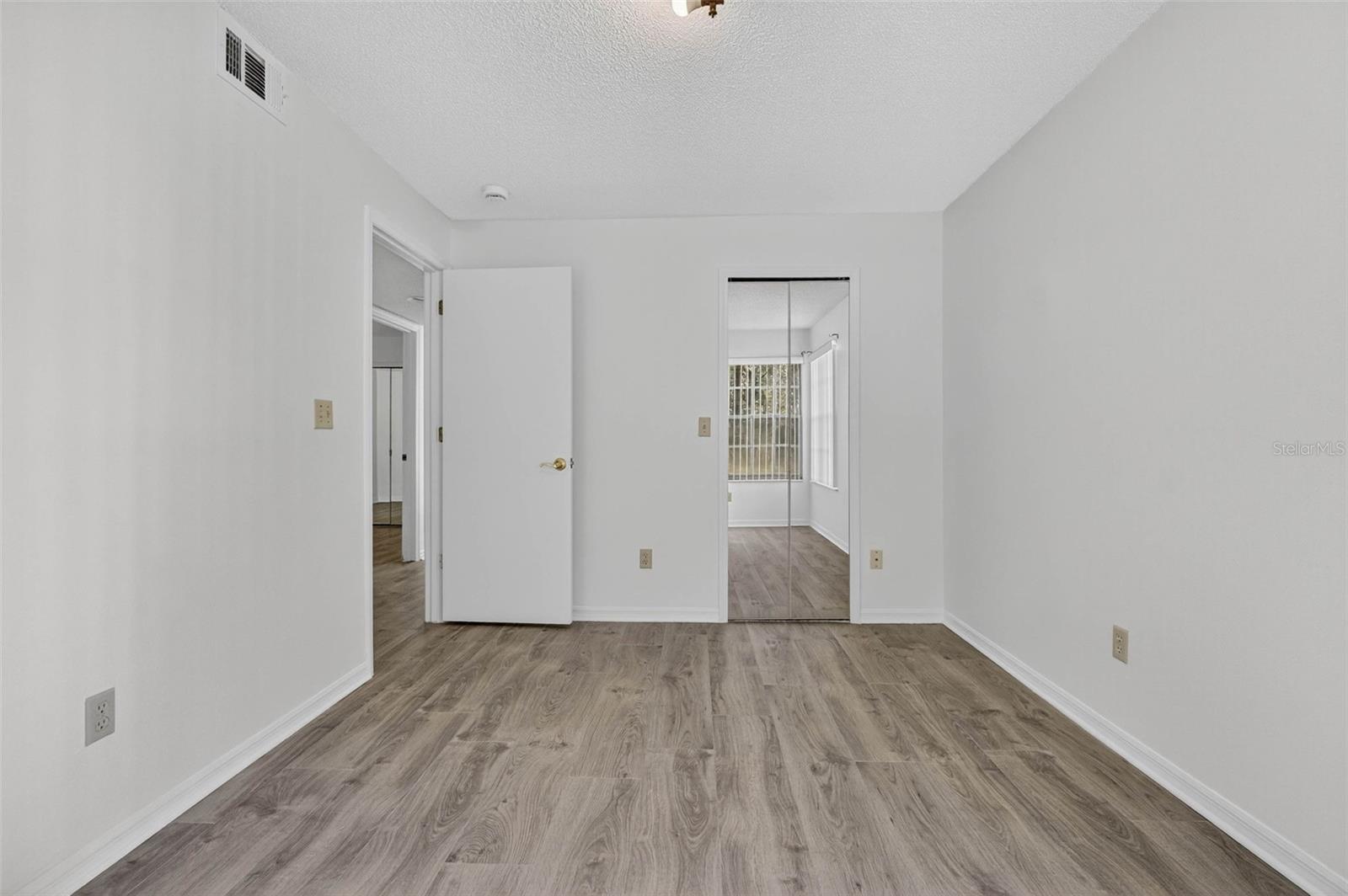 Image 39 of 53 For 2029 Royal Bay Boulevard 73