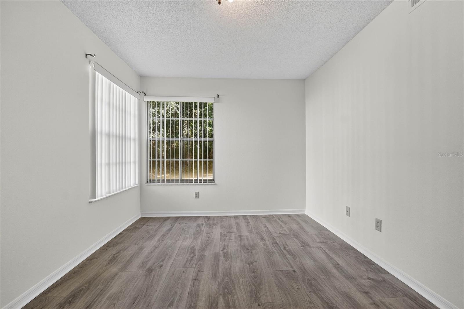 Image 41 of 53 For 2029 Royal Bay Boulevard 73