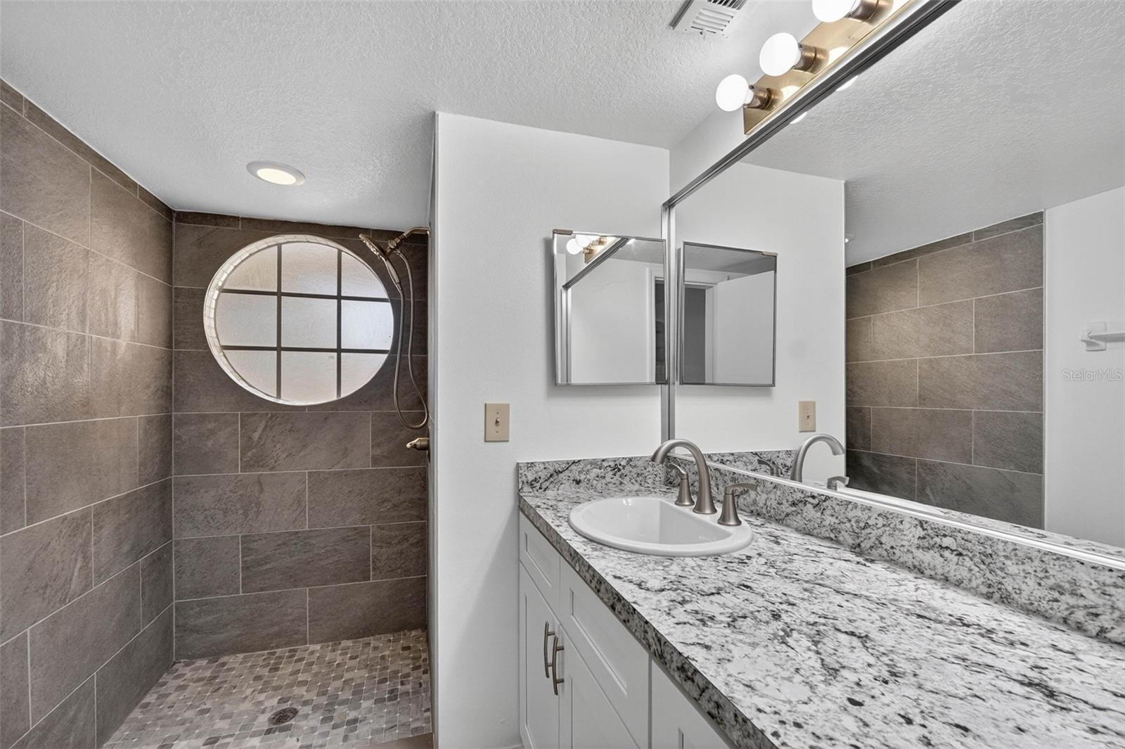 Image 49 of 53 For 2029 Royal Bay Boulevard 73