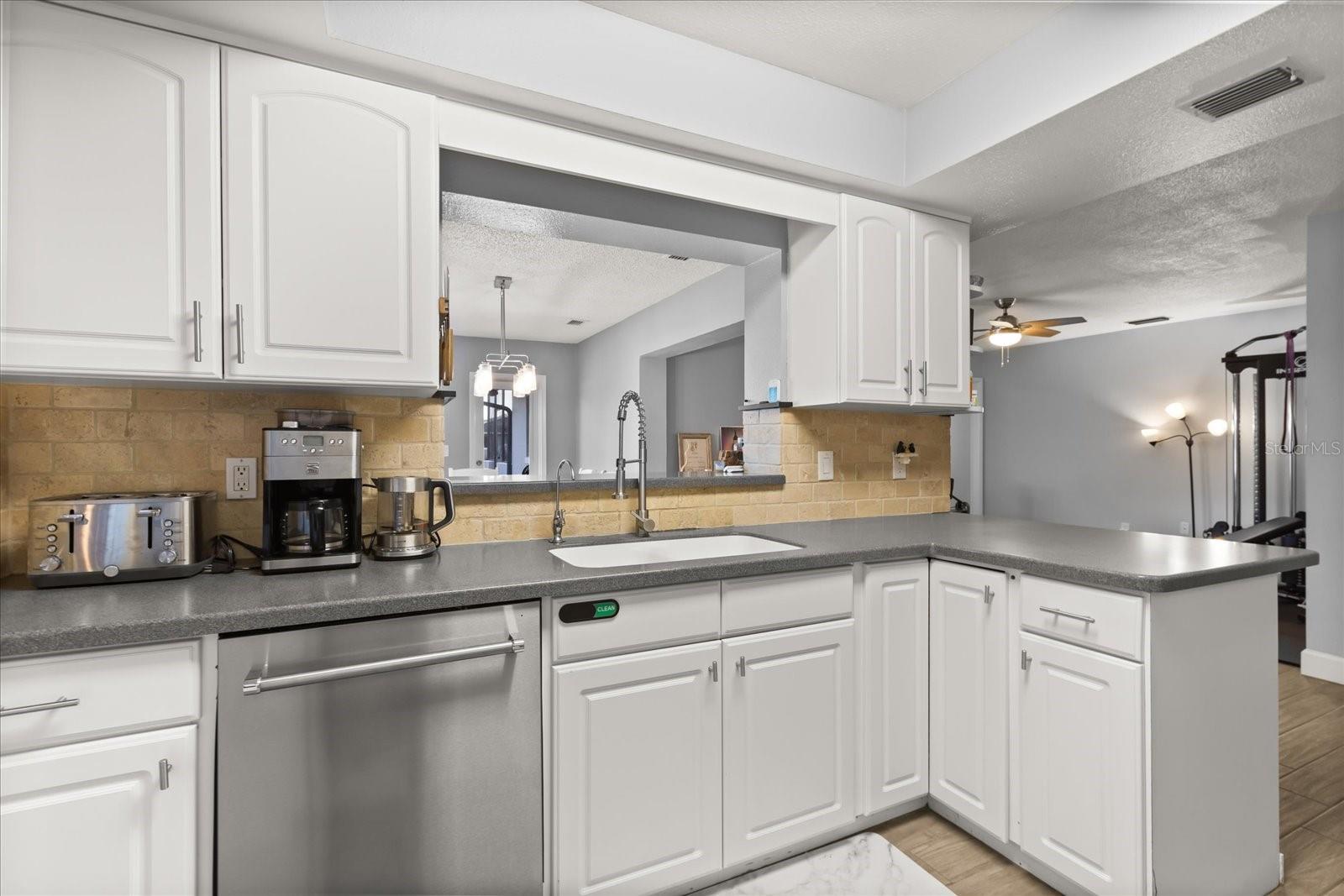 Image 11 of 48 For 2500 Lauderdale Court