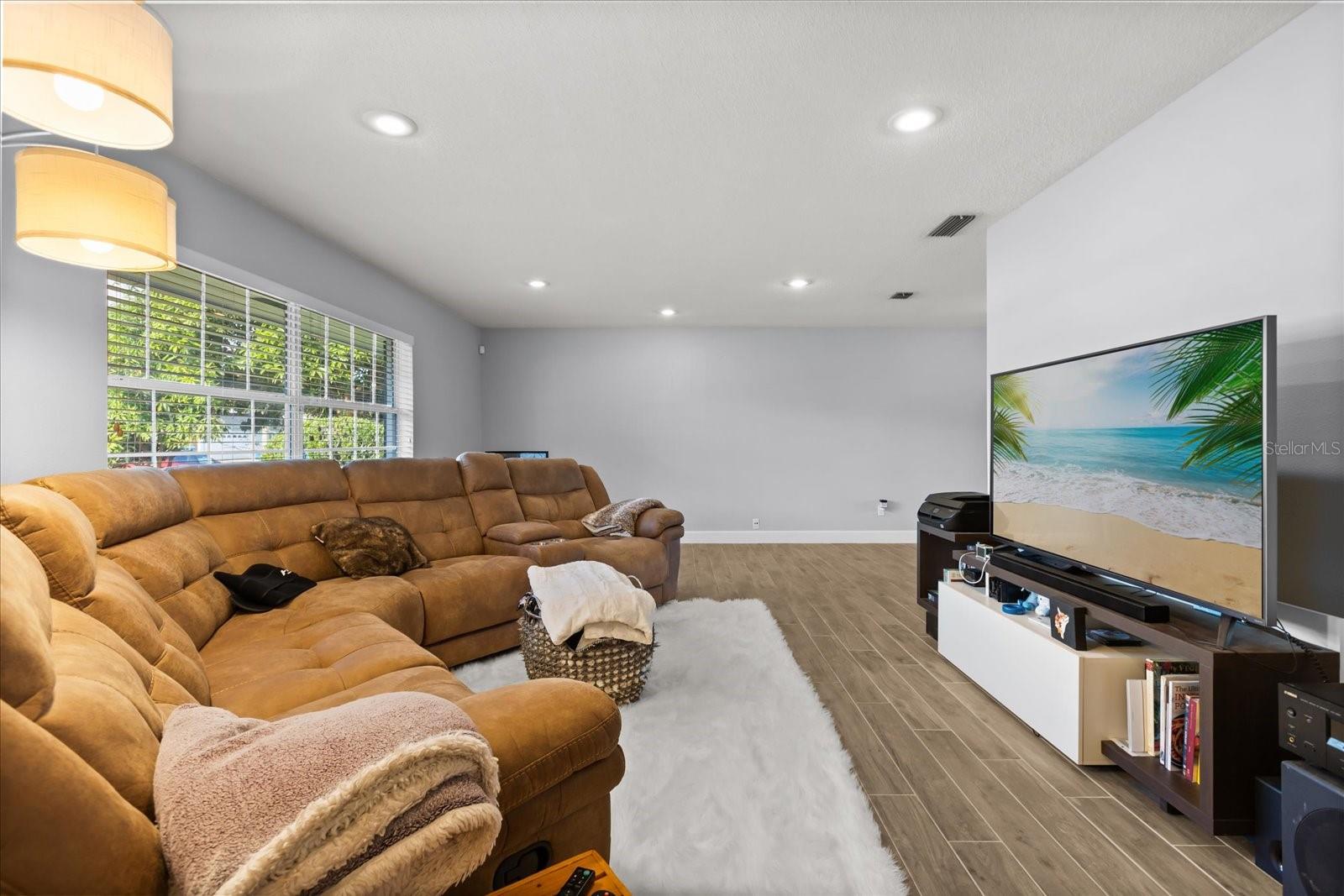 Image 4 of 48 For 2500 Lauderdale Court