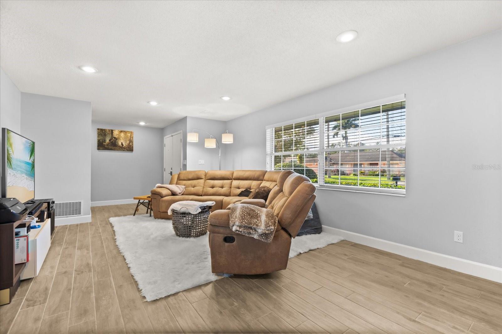 Image 5 of 48 For 2500 Lauderdale Court