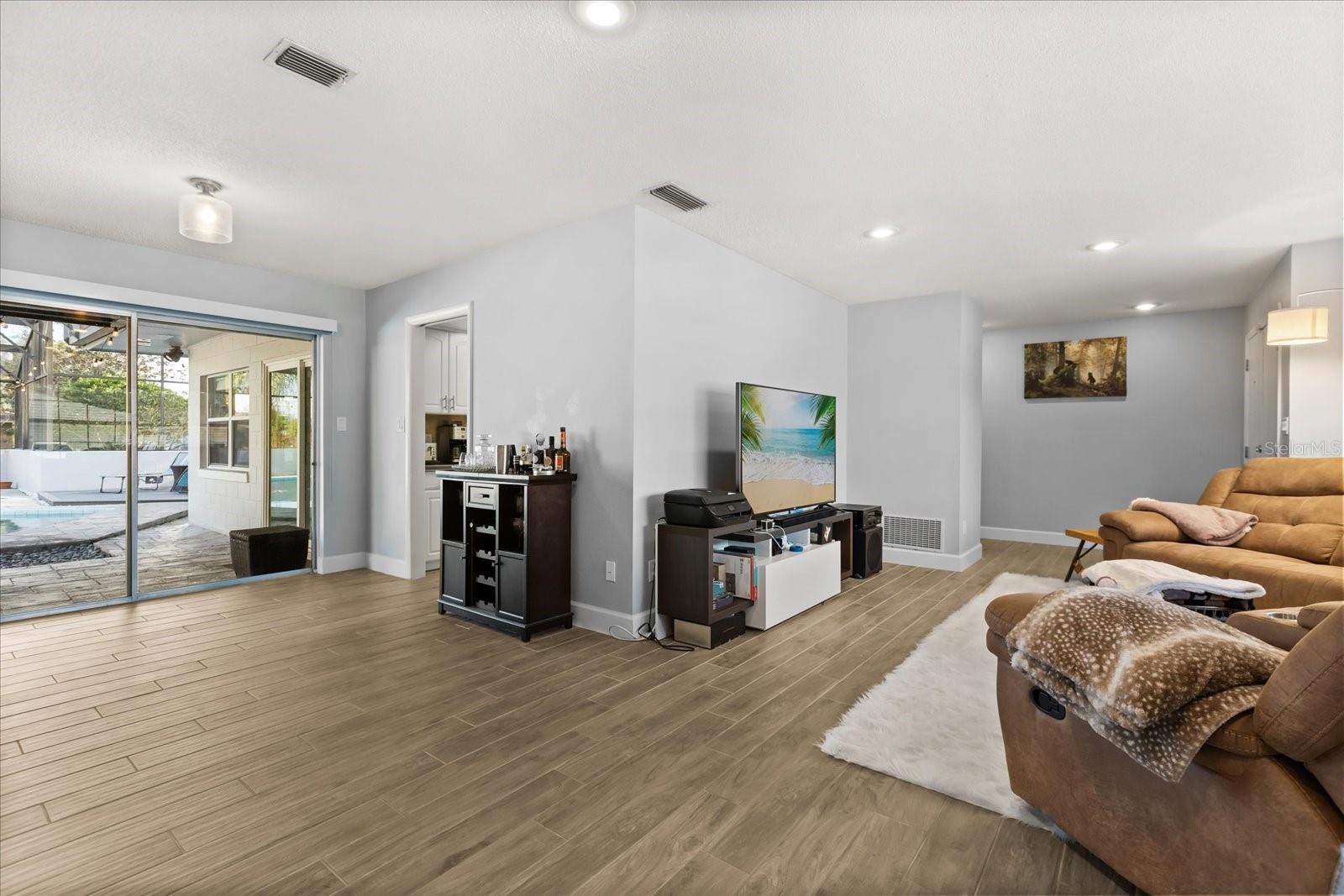 Image 6 of 48 For 2500 Lauderdale Court