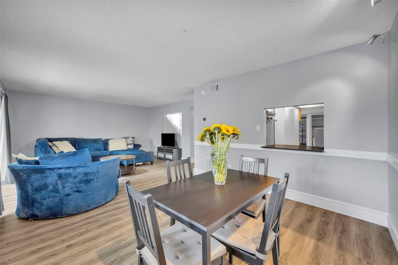 Image 10 of 25 For 5377 Vineland Road 1-d