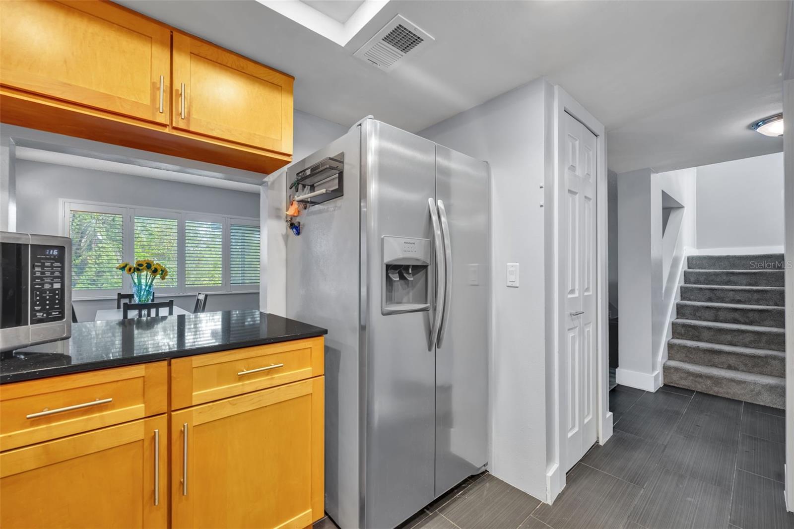 Image 11 of 25 For 5377 Vineland Road 1-d