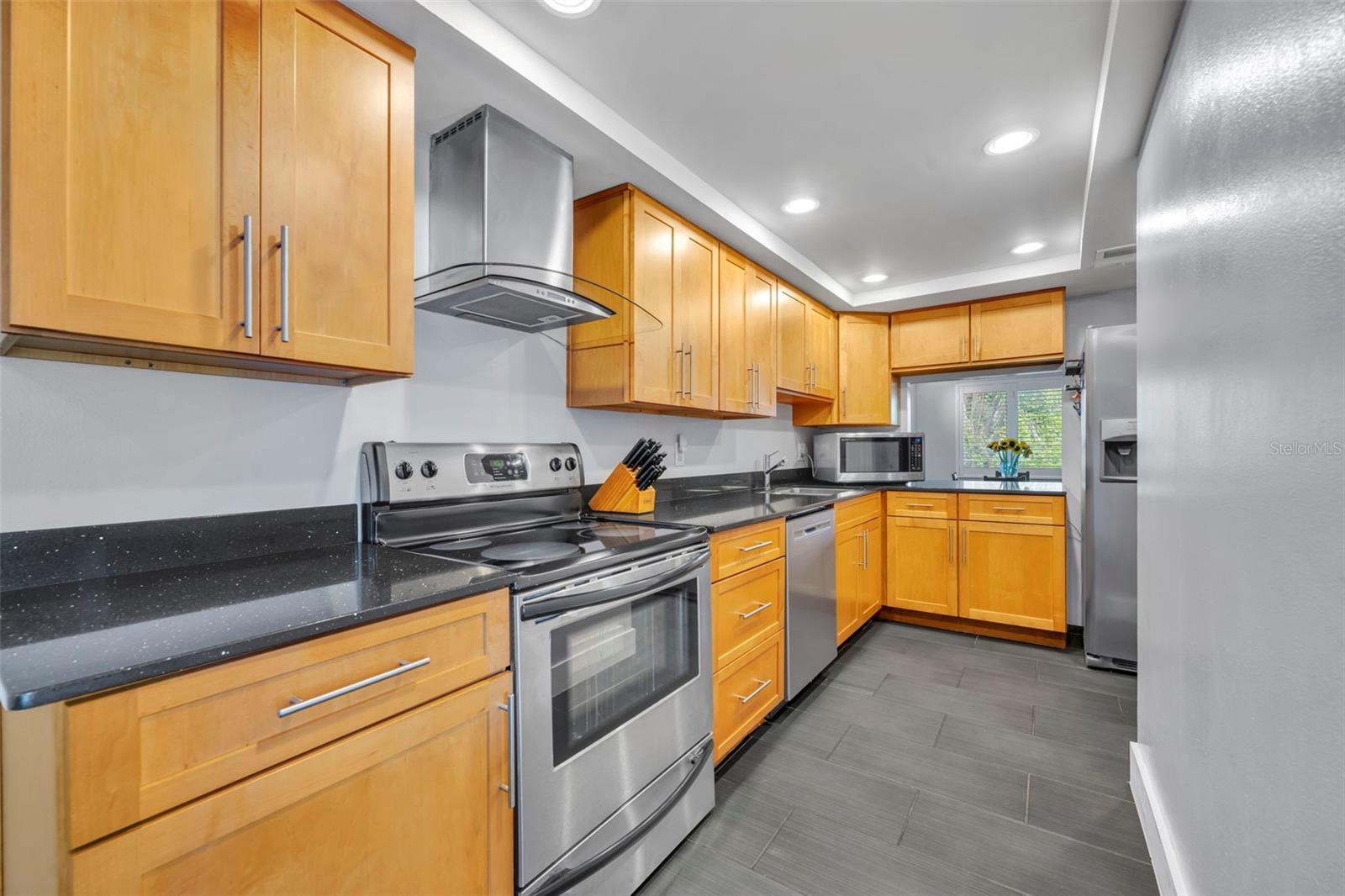 Image 14 of 25 For 5377 Vineland Road 1-d