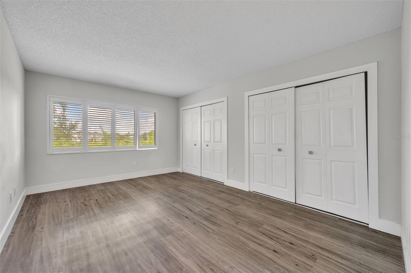 Image 18 of 25 For 5377 Vineland Road 1-d