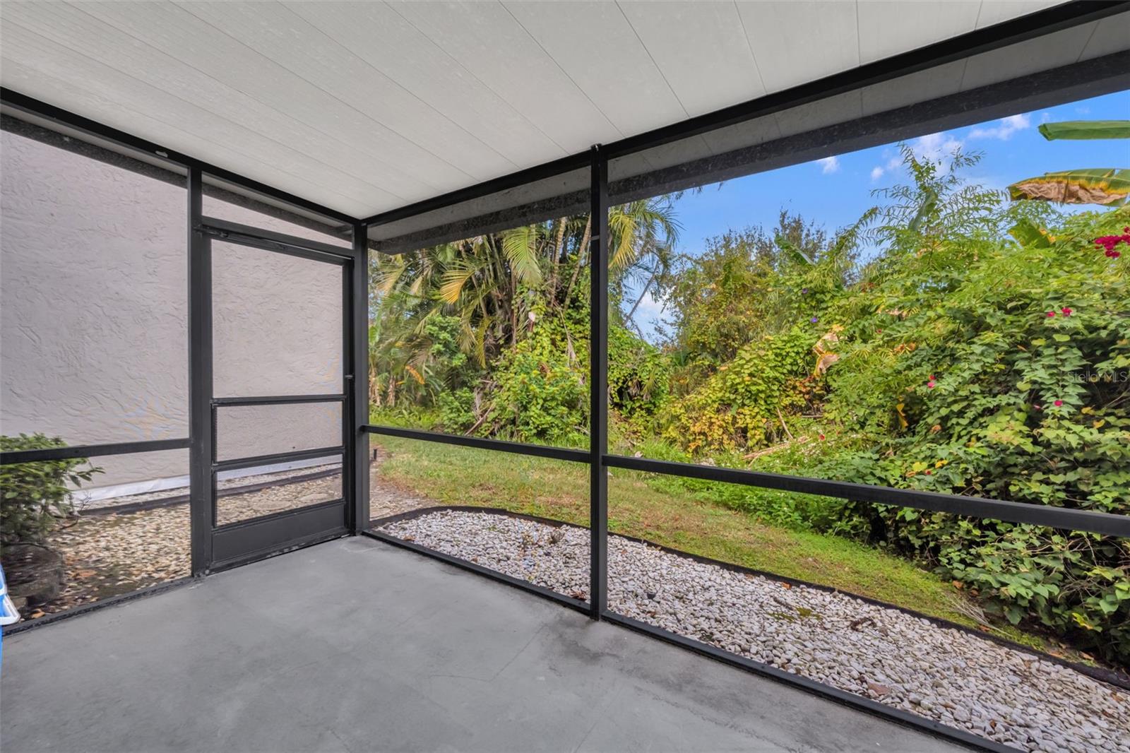 Image 21 of 25 For 5377 Vineland Road 1-d