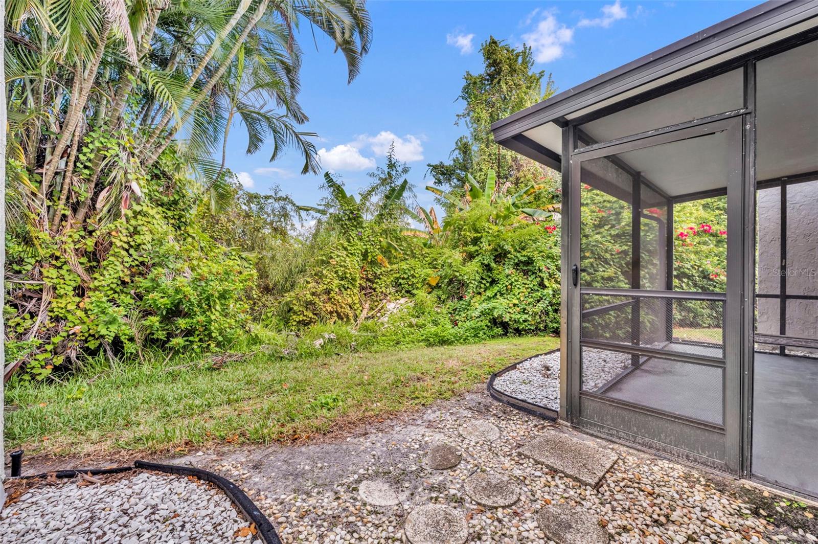 Image 22 of 25 For 5377 Vineland Road 1-d