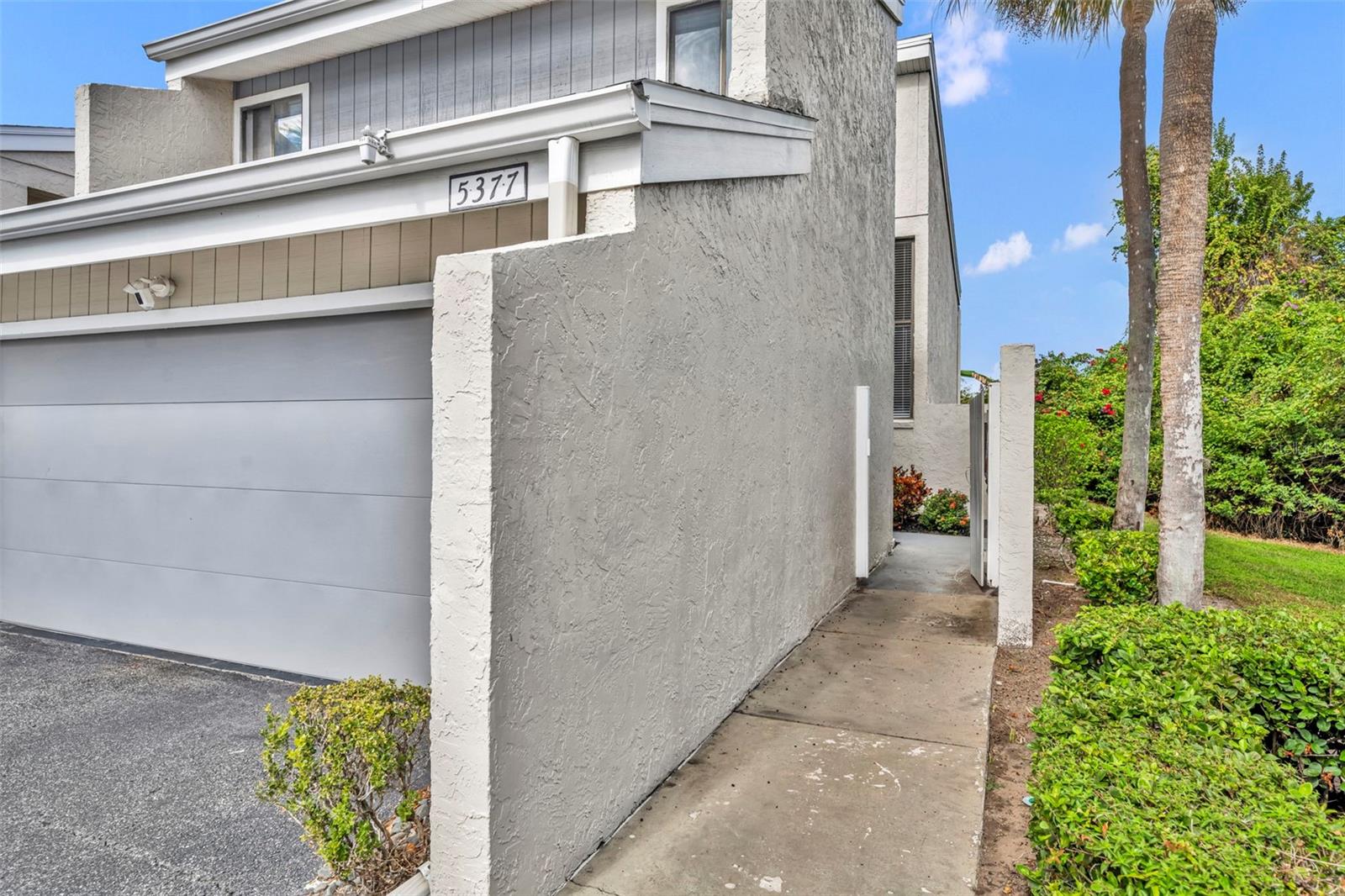 Image 3 of 25 For 5377 Vineland Road 1-d