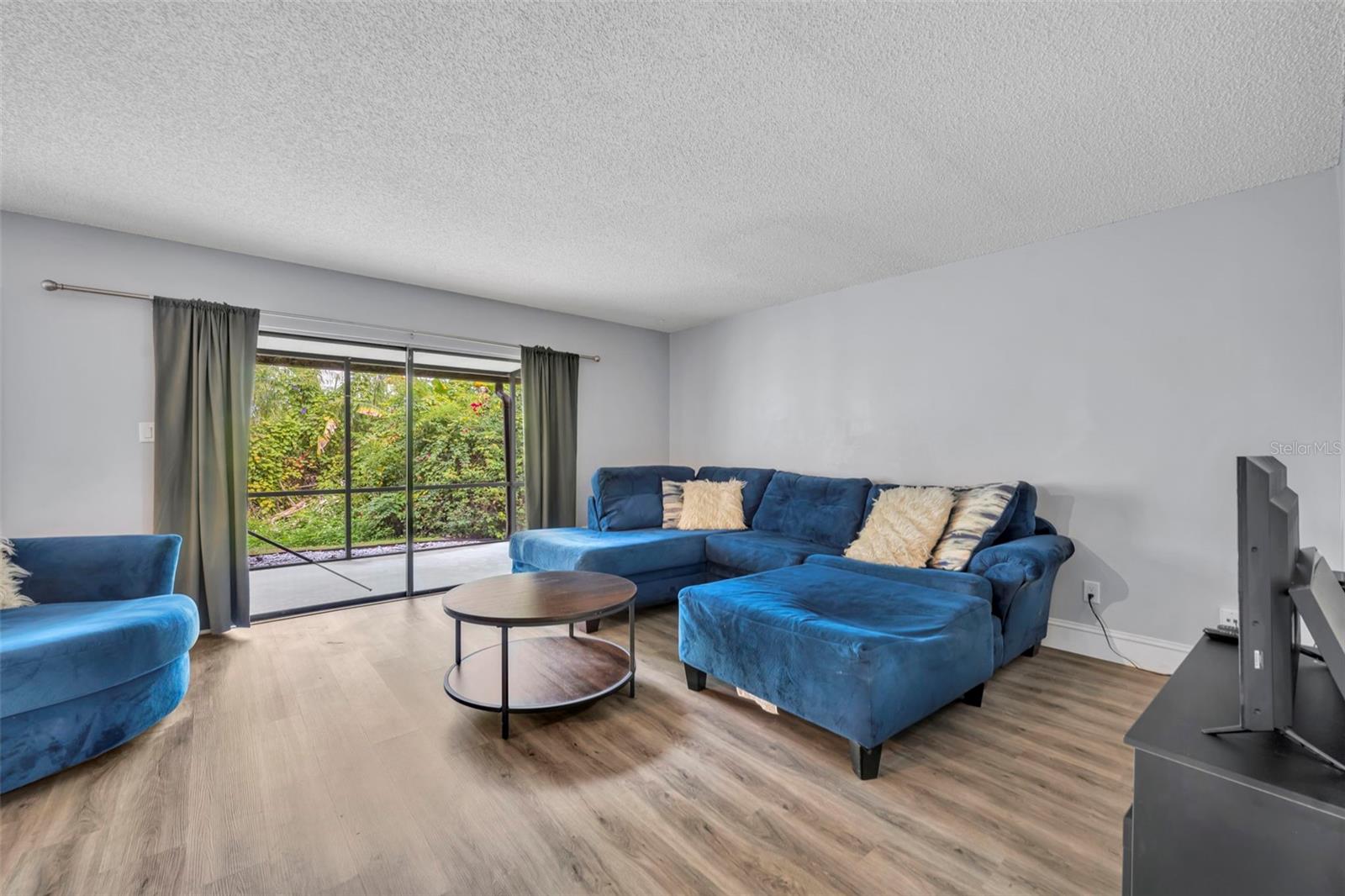 Image 7 of 25 For 5377 Vineland Road 1-d