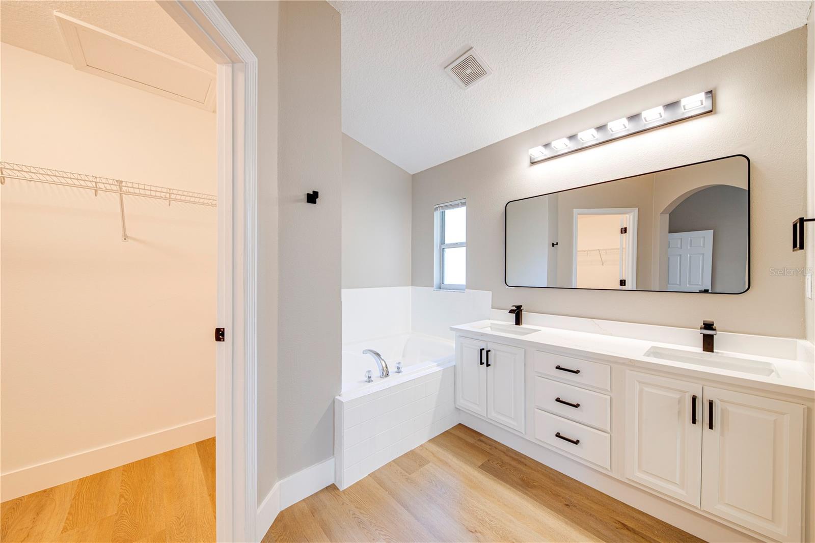 Image 19 of 39 For 40042 Palm Street