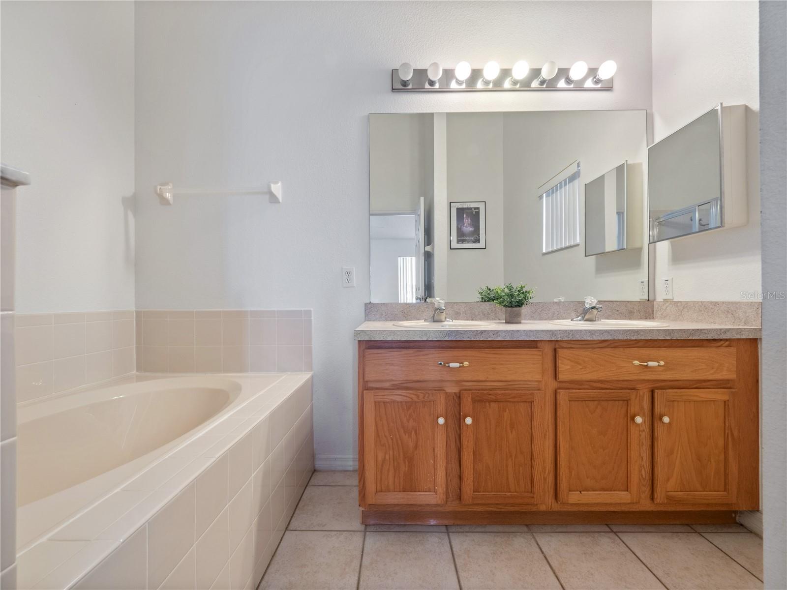 Image 21 of 25 For 721 Rollins Drive