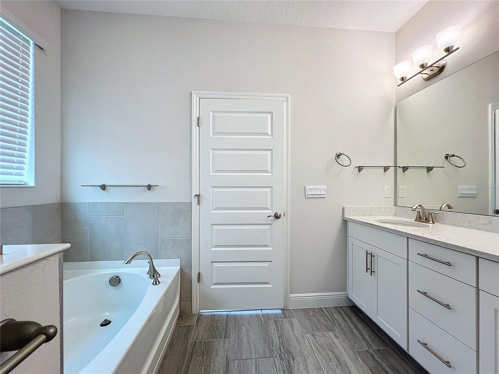 Image 23 of 41 For 9723 Lost Creek Drive