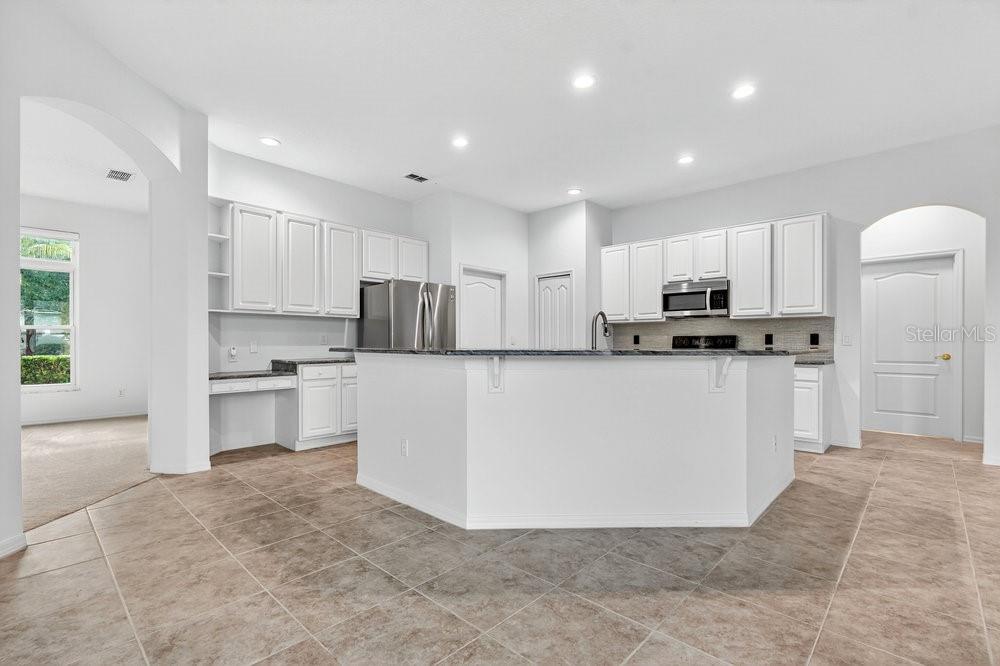 Image 16 of 41 For 10337 Pointview Court