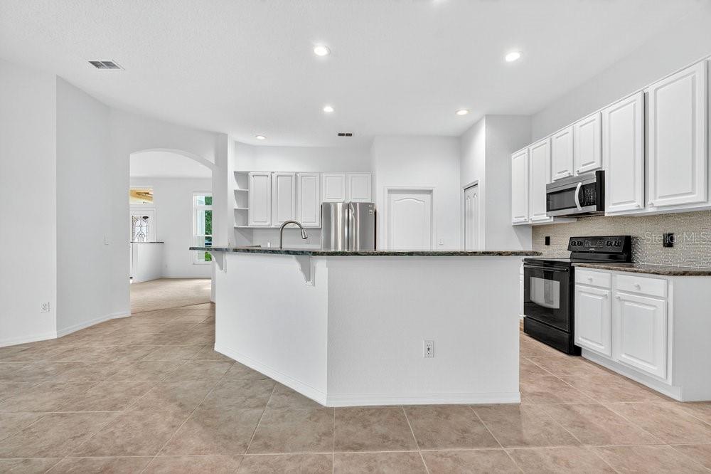 Image 18 of 41 For 10337 Pointview Court