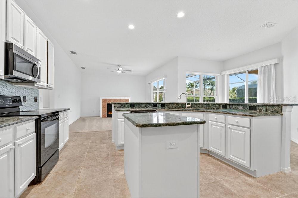 Image 19 of 41 For 10337 Pointview Court