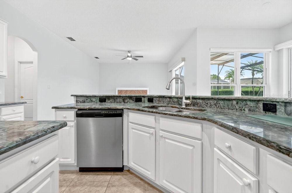 Image 22 of 41 For 10337 Pointview Court