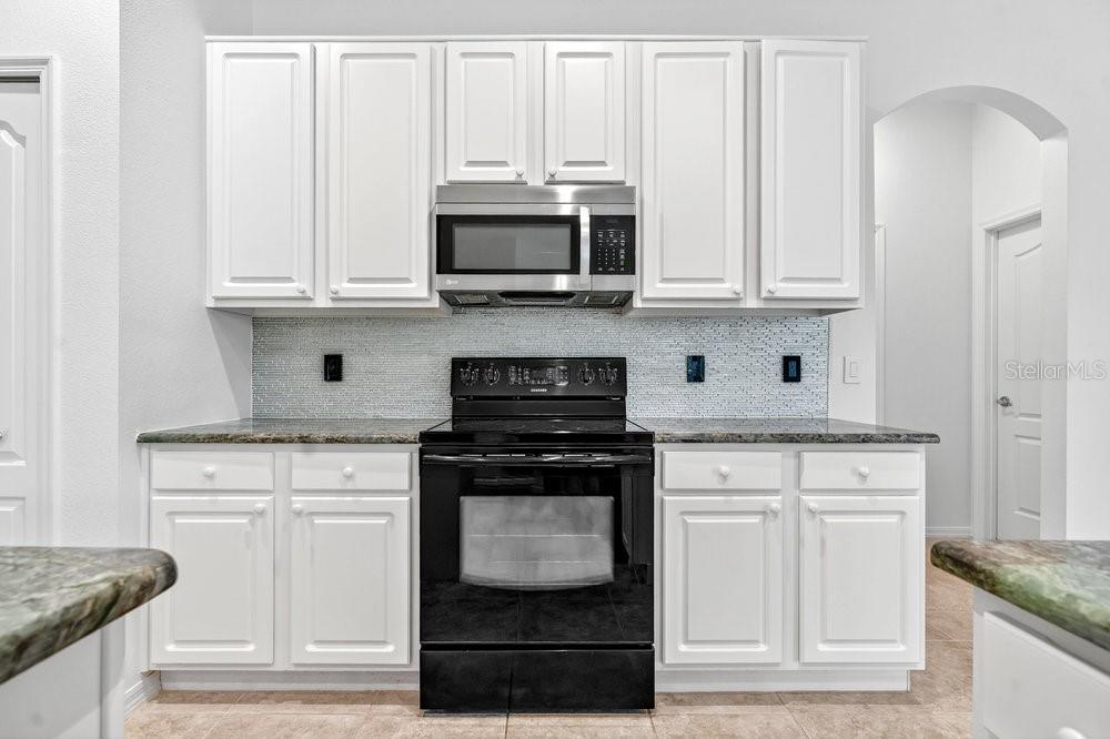 Image 23 of 41 For 10337 Pointview Court