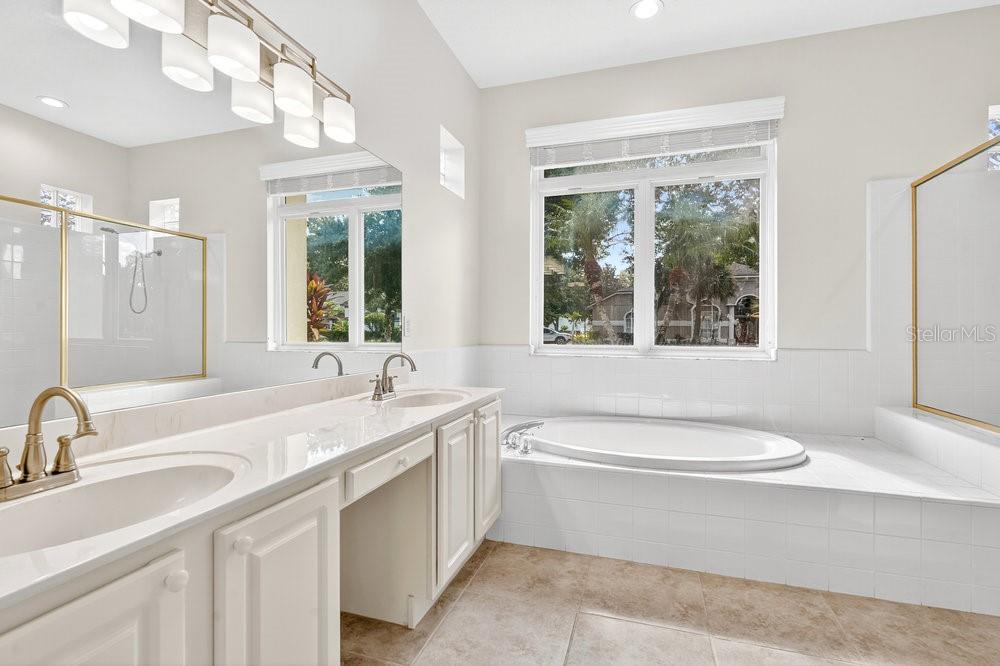 Image 26 of 41 For 10337 Pointview Court