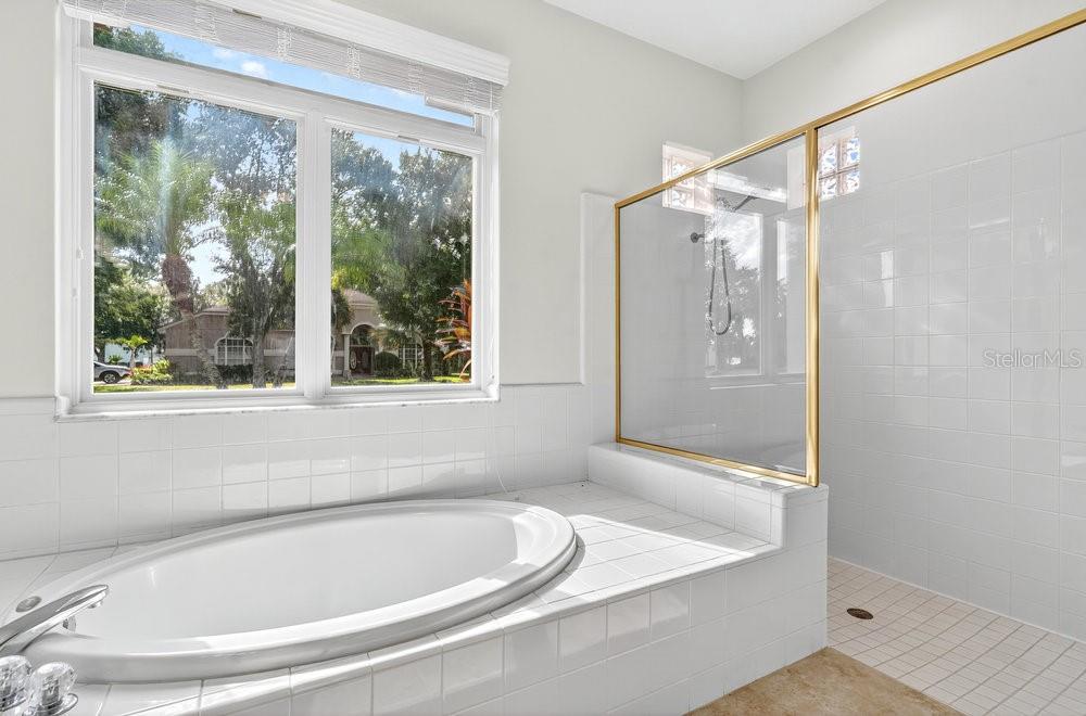 Image 27 of 41 For 10337 Pointview Court