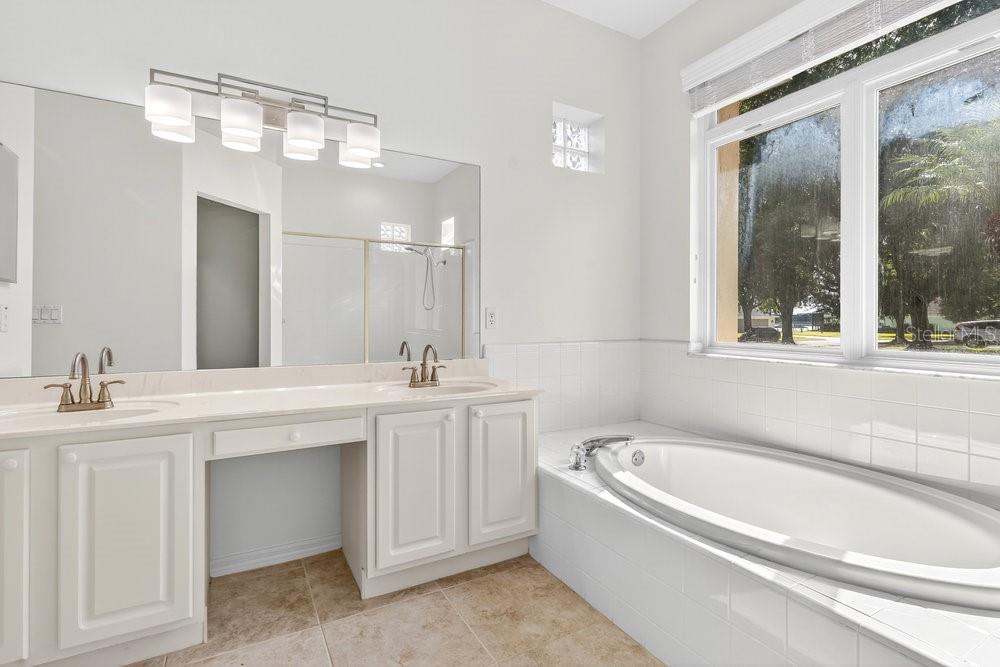 Image 28 of 41 For 10337 Pointview Court