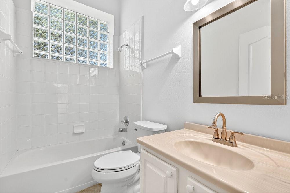 Image 33 of 41 For 10337 Pointview Court