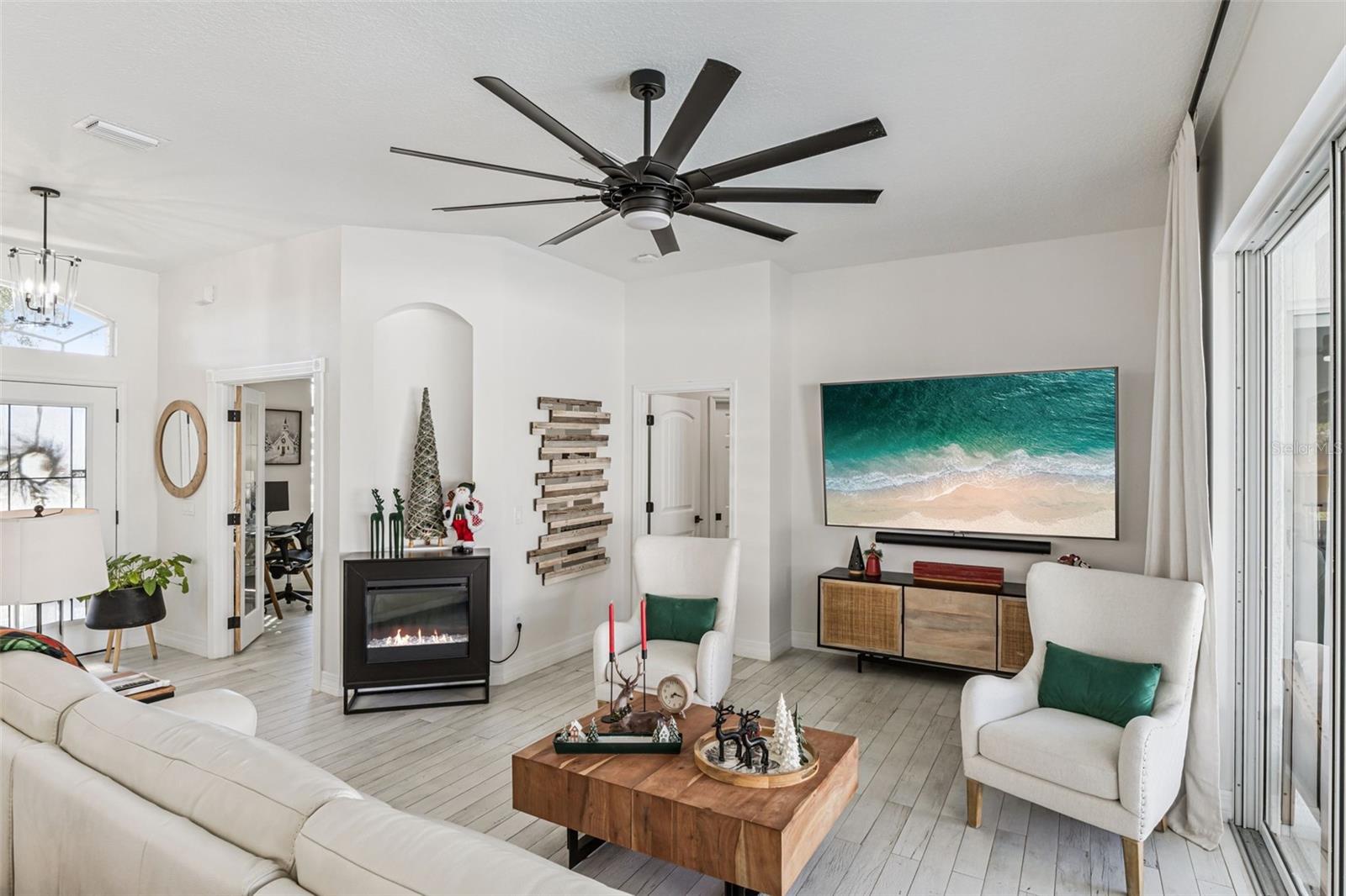 Image 9 of 51 For 405 Quail Hill Drive