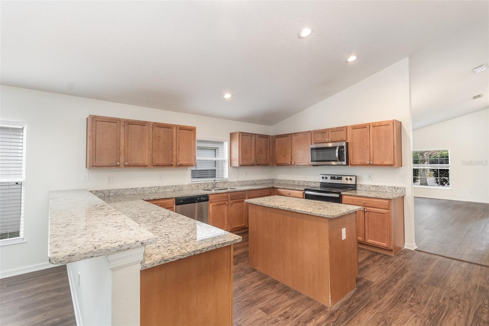 Image 10 of 25 For 174 Dakota Avenue