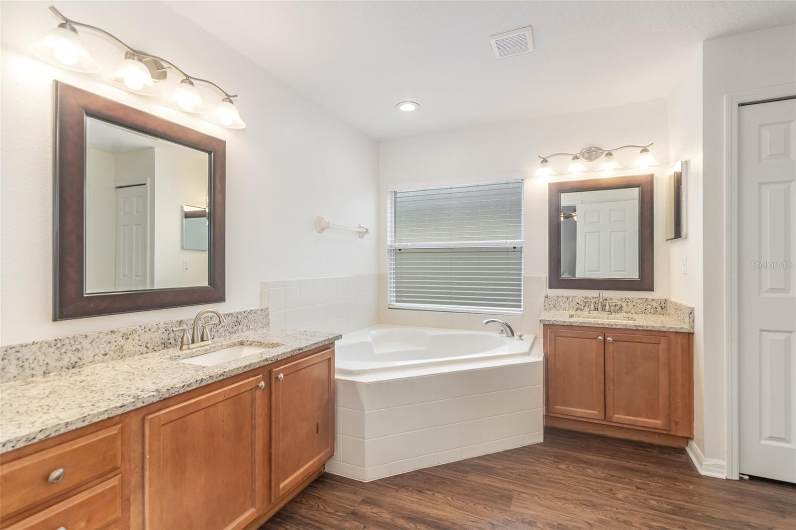 Image 14 of 25 For 174 Dakota Avenue