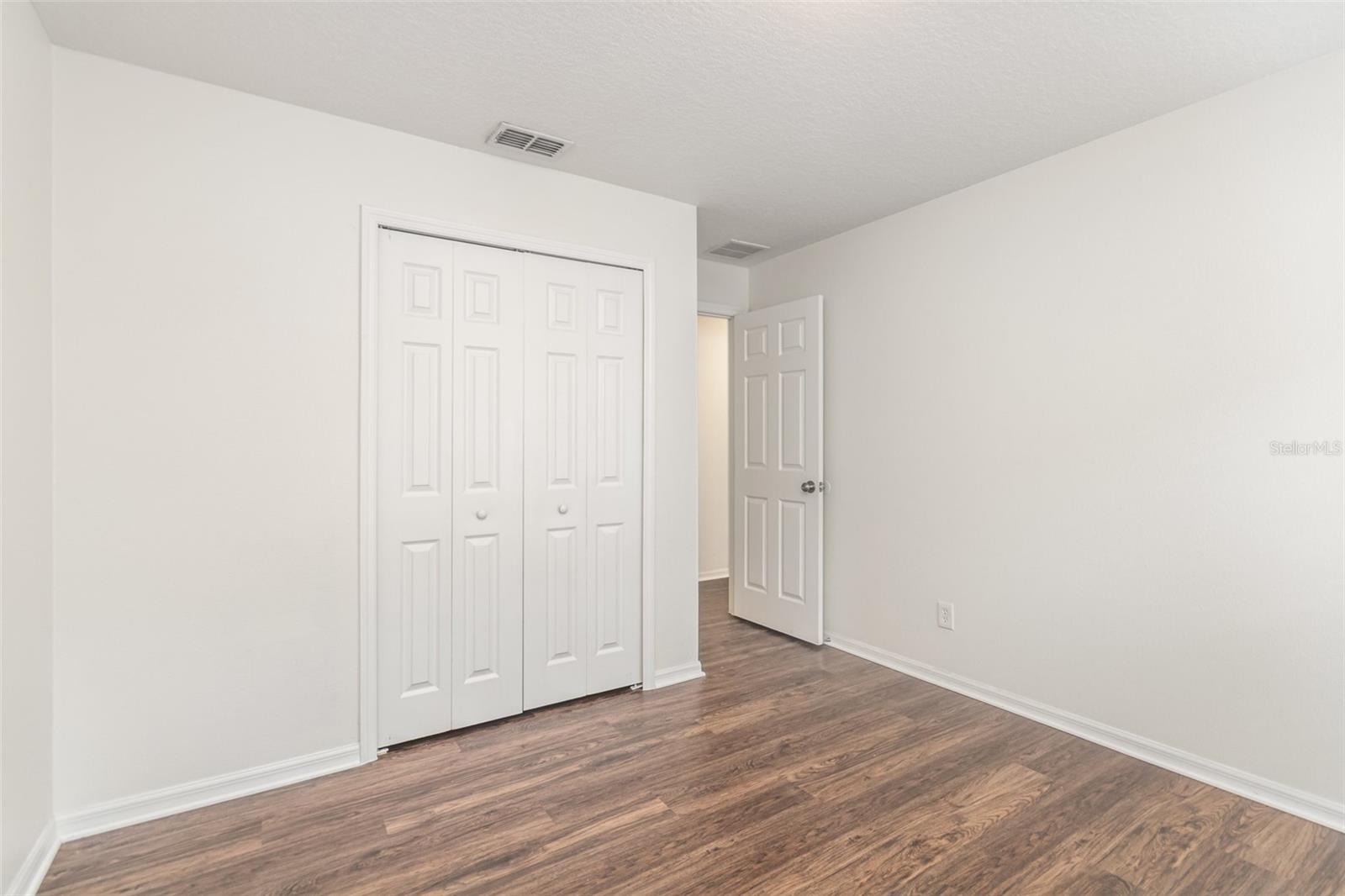 Image 19 of 25 For 174 Dakota Avenue