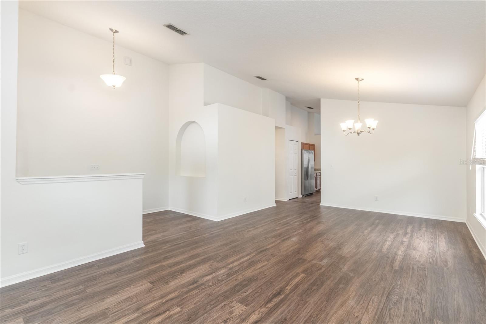 Image 4 of 25 For 174 Dakota Avenue