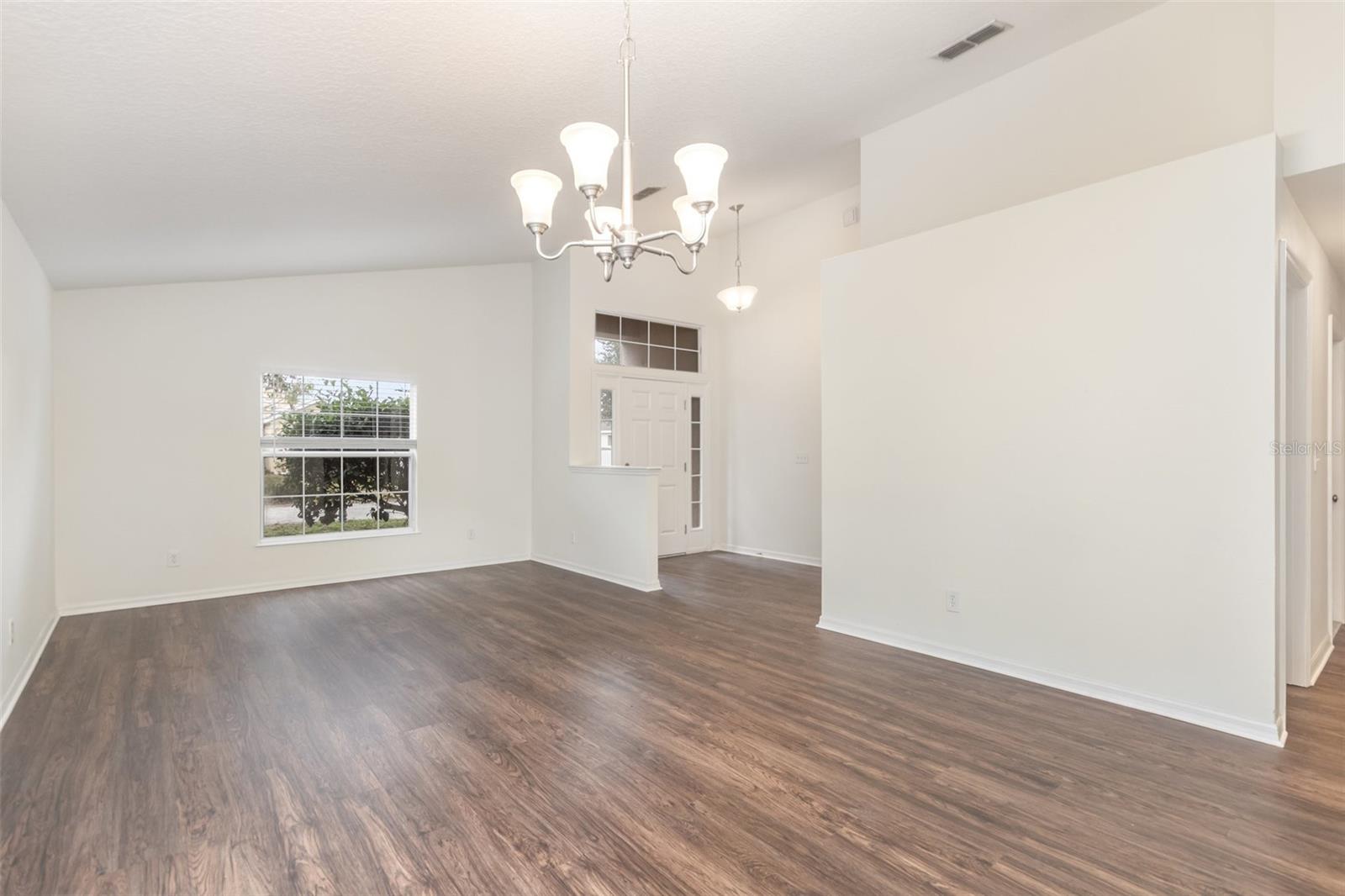 Image 5 of 25 For 174 Dakota Avenue