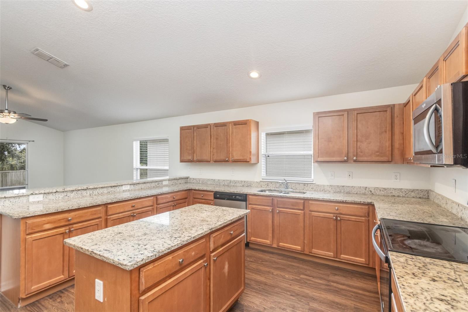 Image 9 of 25 For 174 Dakota Avenue