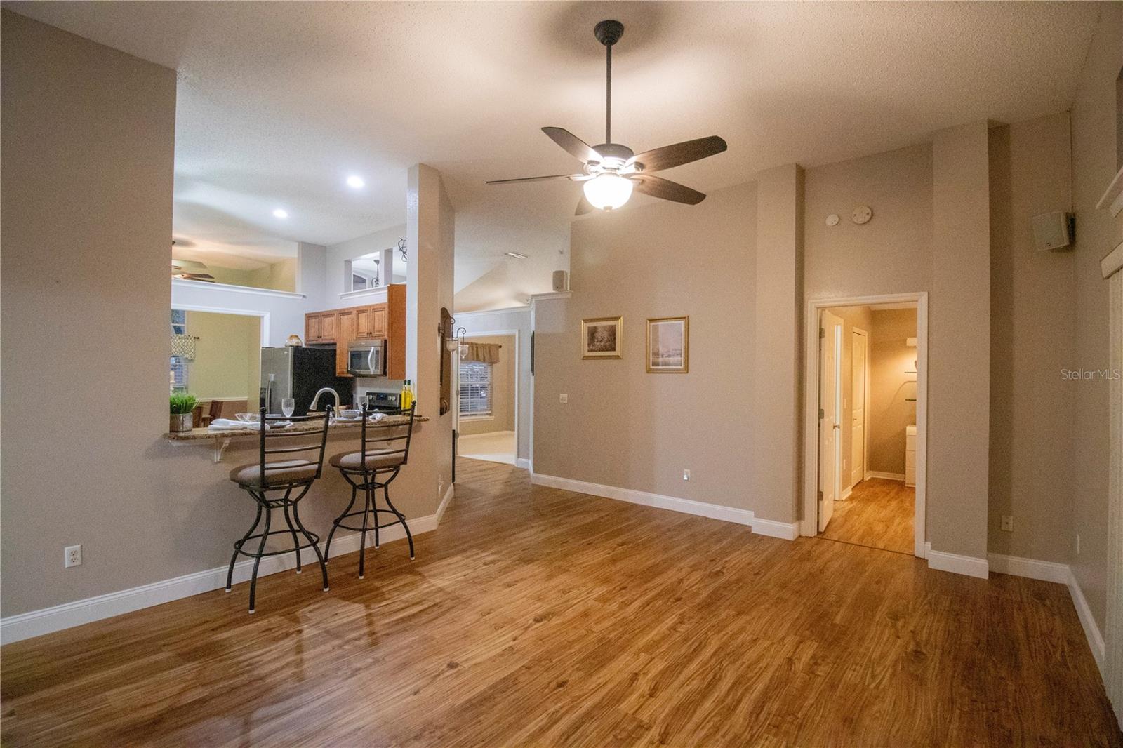 Image 21 of 73 For 878 Lake Jackson Circle