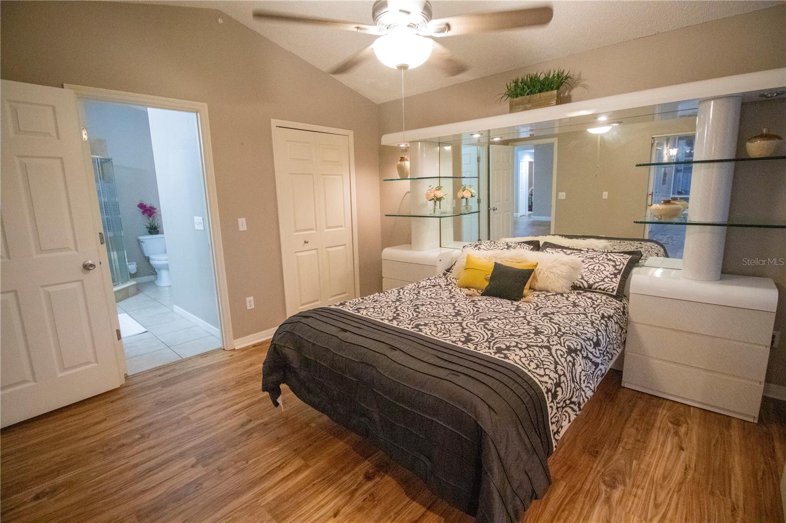 Image 24 of 73 For 878 Lake Jackson Circle