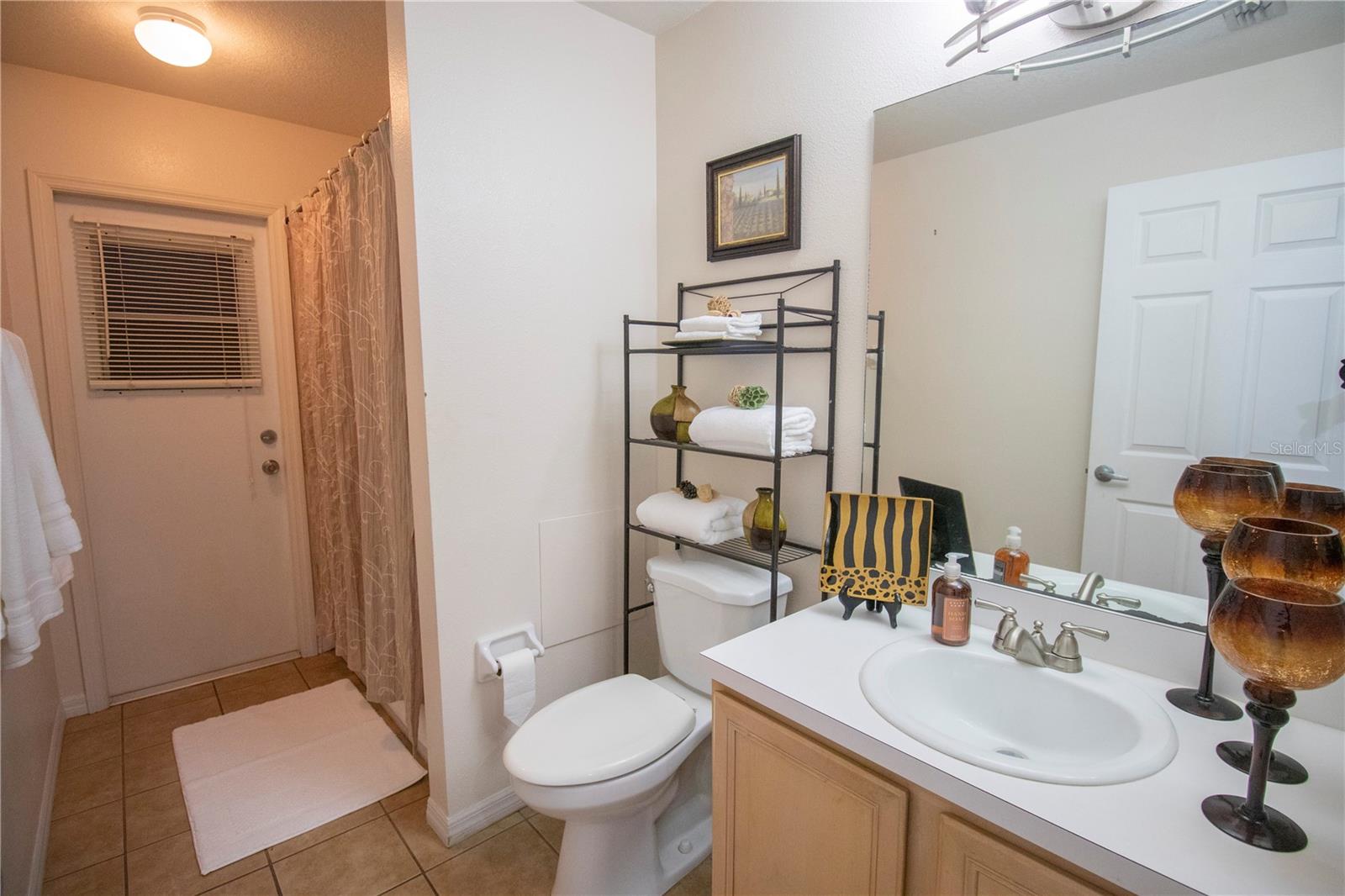 Image 37 of 73 For 878 Lake Jackson Circle