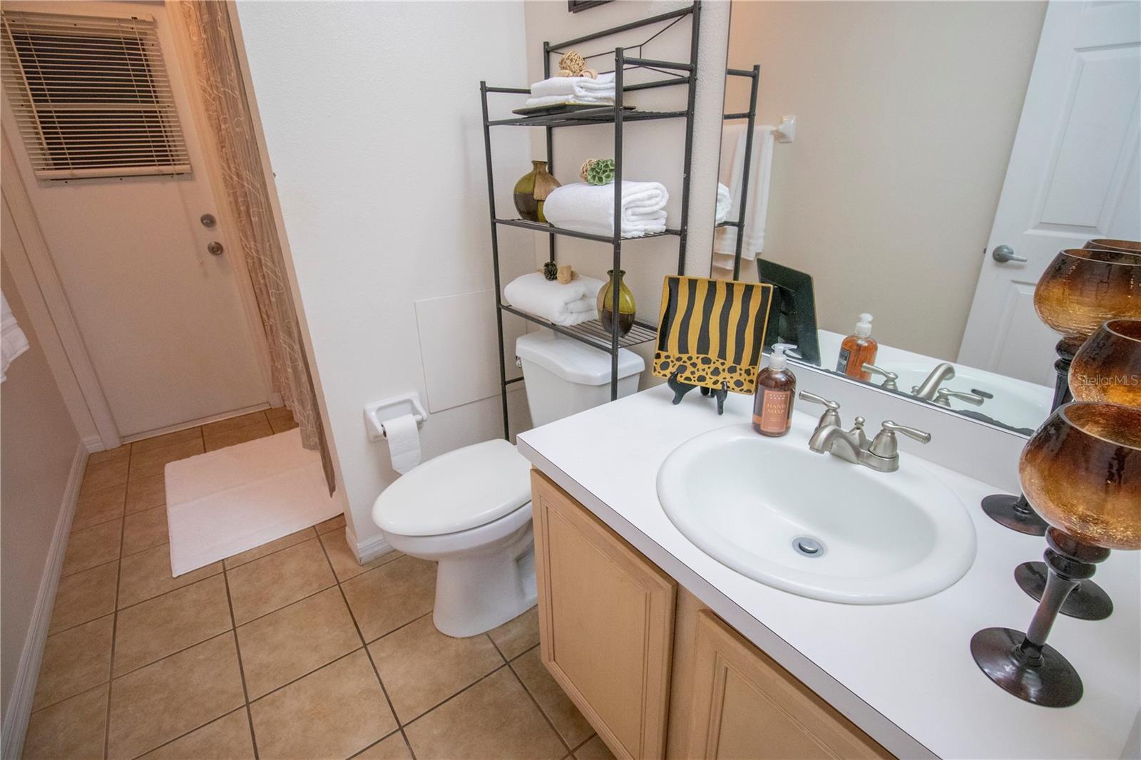 Image 38 of 73 For 878 Lake Jackson Circle