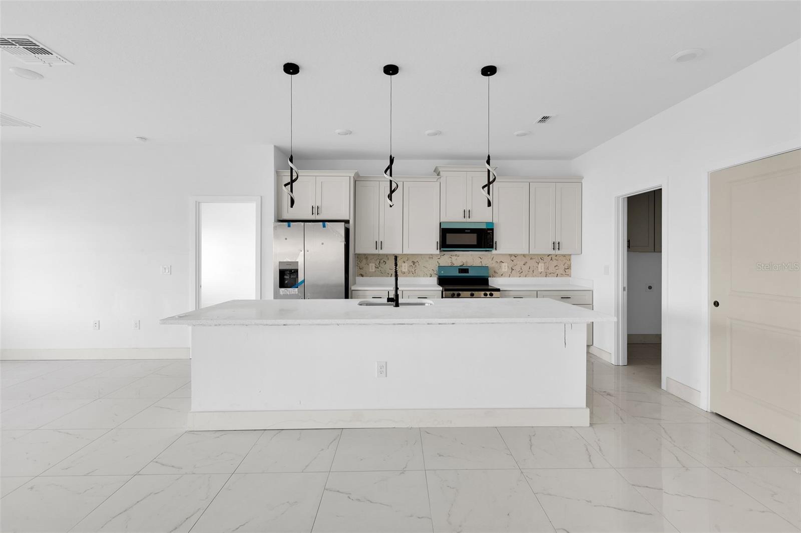 Image 11 of 30 For 22372 Nyack Avenue