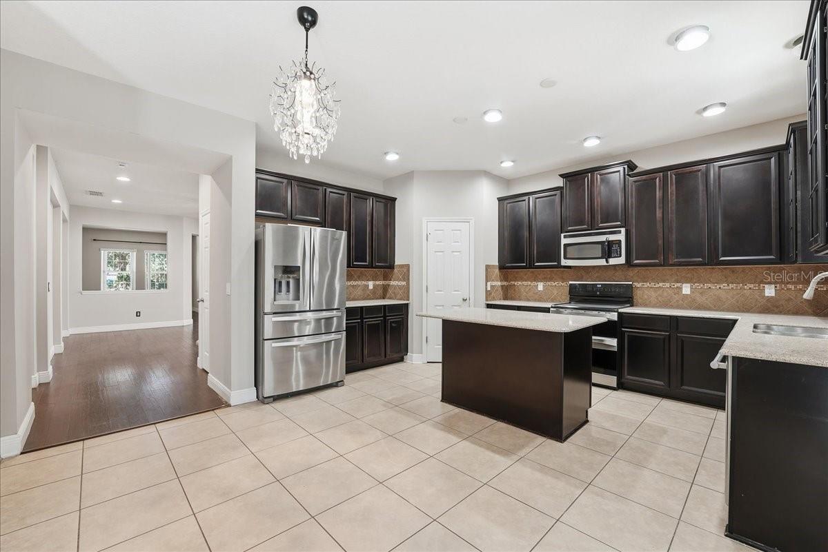 Image 17 of 48 For 8068 Edgewood Forest Drive